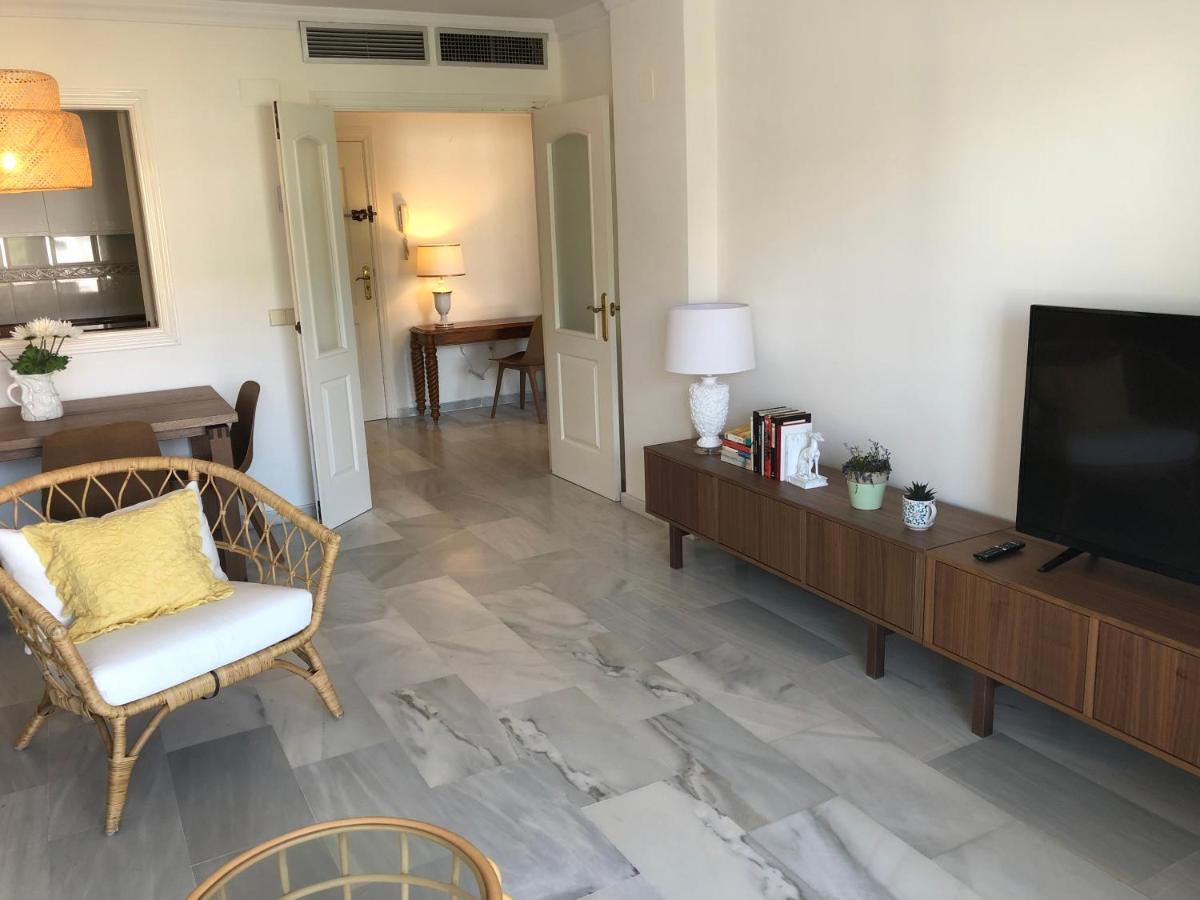 Inspiring Apartment In Carihuela Beach Torremolinos Eksteriør billede